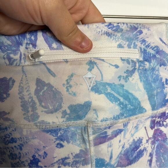 Ivivva By Lululemon Blue & White Leaf Printed Mesh Panel Cropped Legging Size 14 - Picture 6 of 7